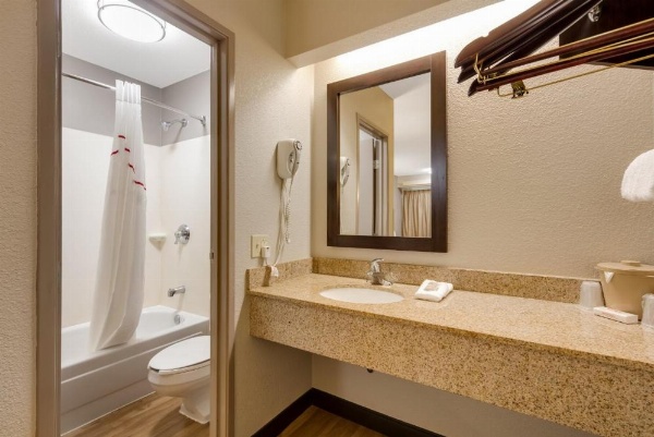 Red Roof Inn Asheville - Biltmore West image 23