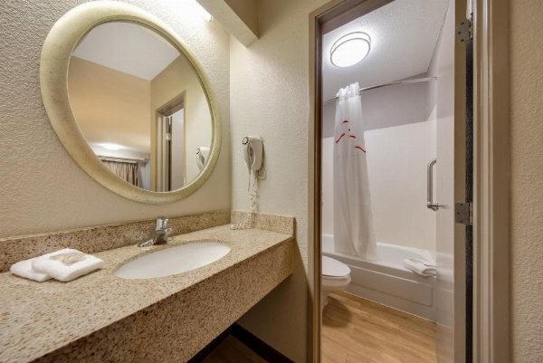 Red Roof Inn Asheville - Biltmore West image 24